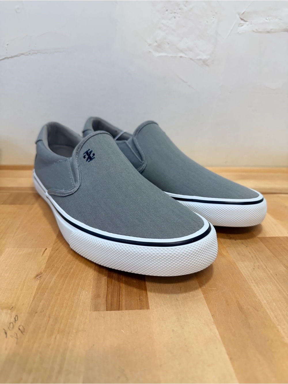 Izod Men's Slip-On Canvas Loafers - Gray sunapee